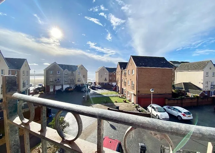 Sea Escape The Tardiis Beachfront Location Aberavon Beach Exclusive Contractor Booking 4 Bed Driveway Parking